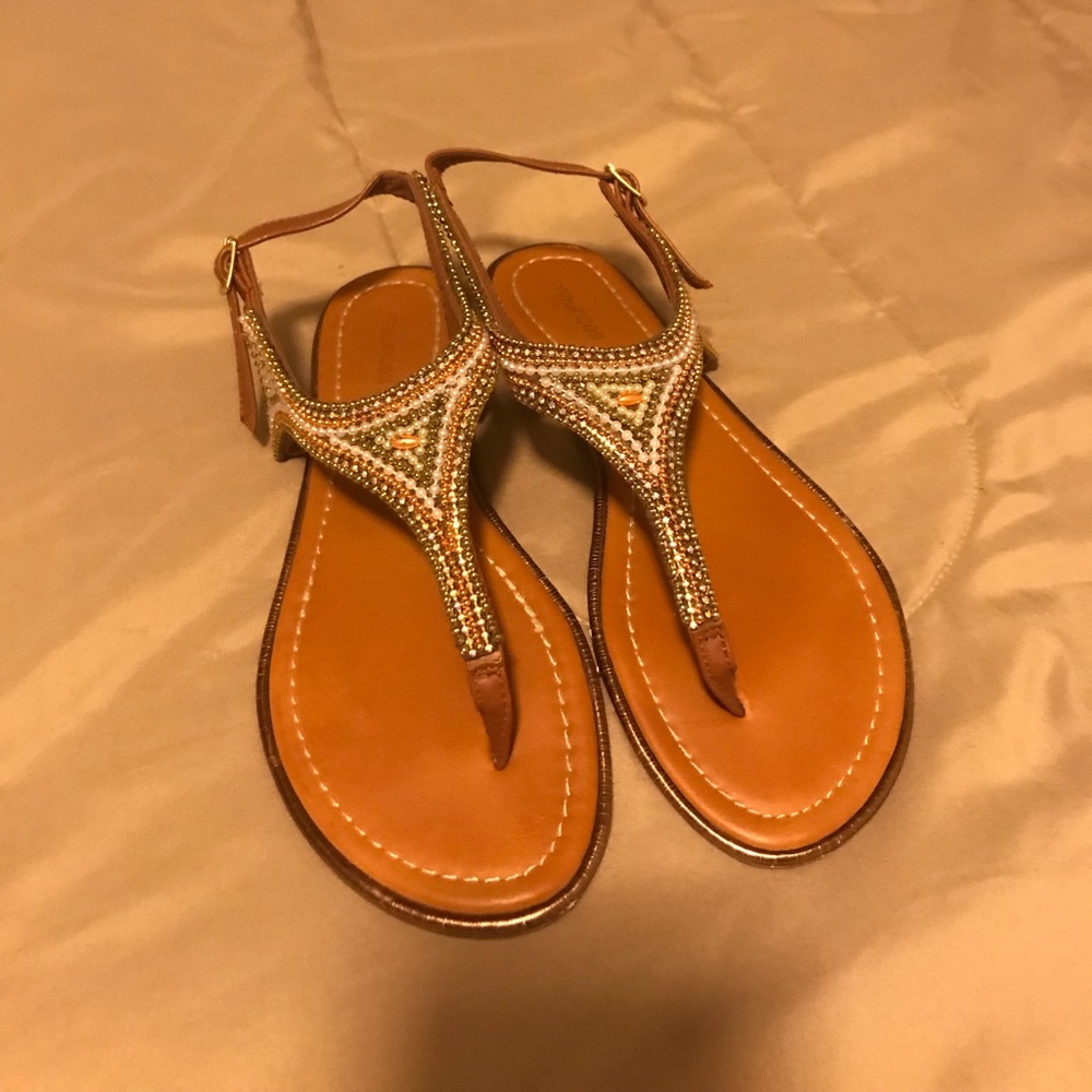 Maurice’s size 8 sandals